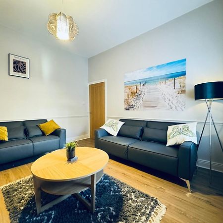וויטלי ביי Rockcliffe Retreat, Stylish Coastal Apartment מראה חיצוני תמונה