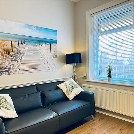 וויטלי ביי Rockcliffe Retreat, Stylish Coastal Apartment מראה חיצוני תמונה