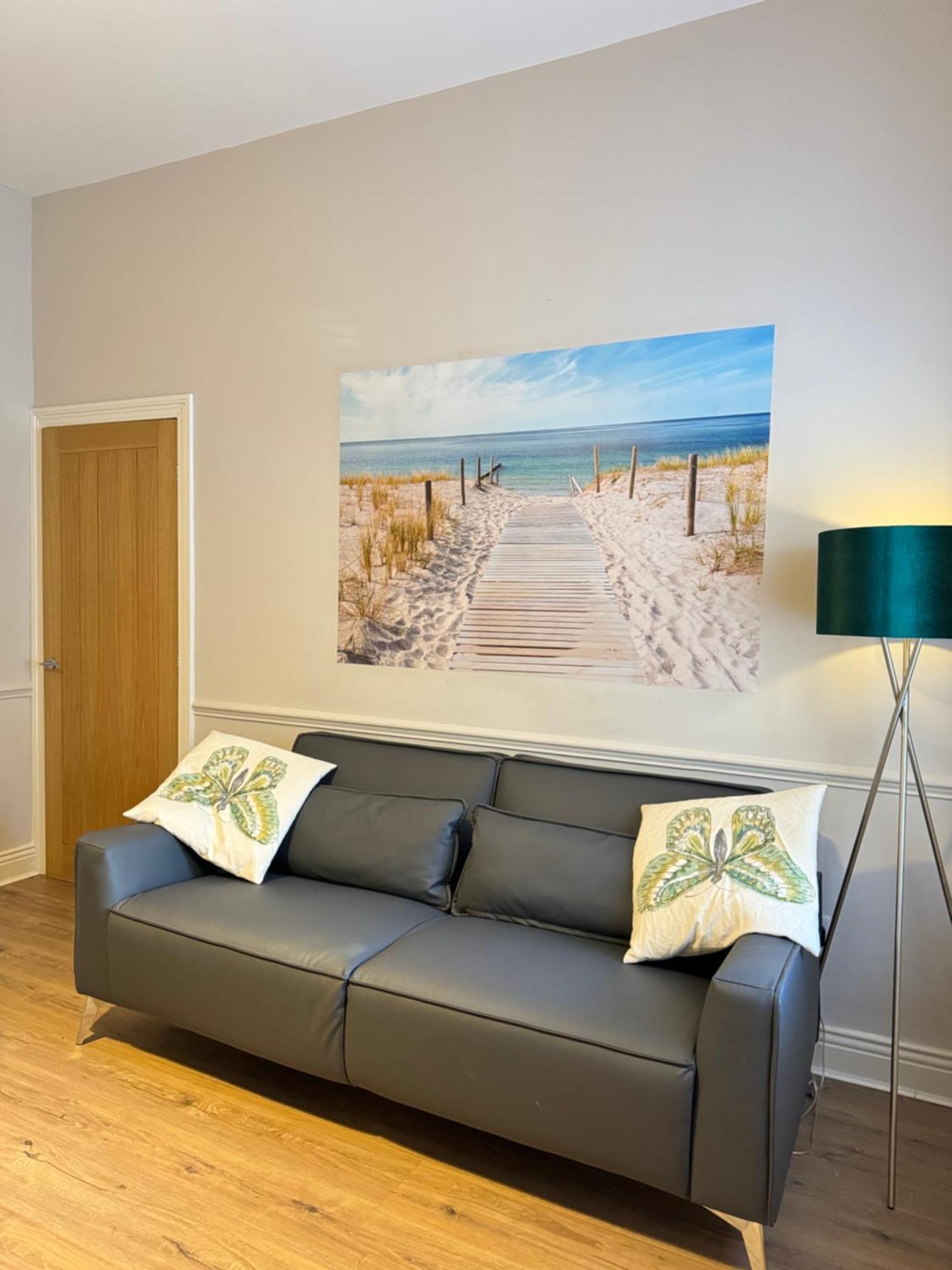 וויטלי ביי Rockcliffe Retreat, Stylish Coastal Apartment מראה חיצוני תמונה