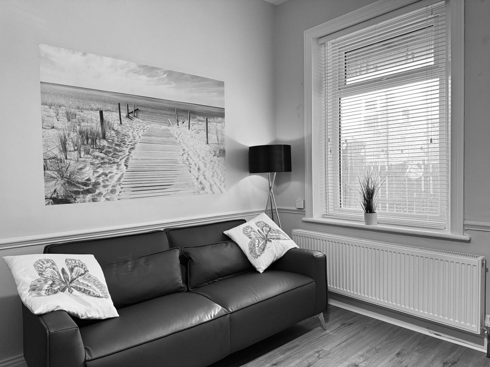 וויטלי ביי Rockcliffe Retreat, Stylish Coastal Apartment מראה חיצוני תמונה