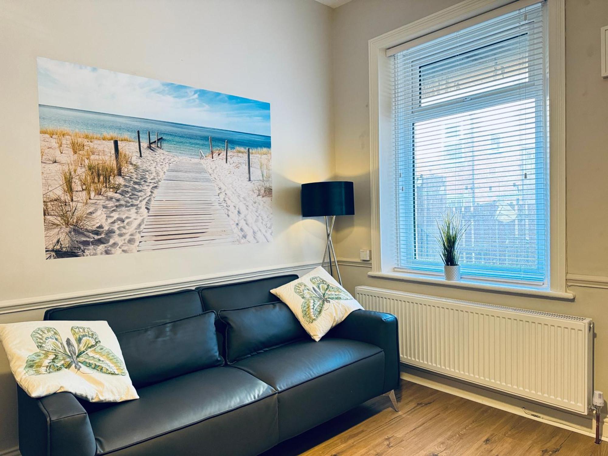 וויטלי ביי Rockcliffe Retreat, Stylish Coastal Apartment מראה חיצוני תמונה