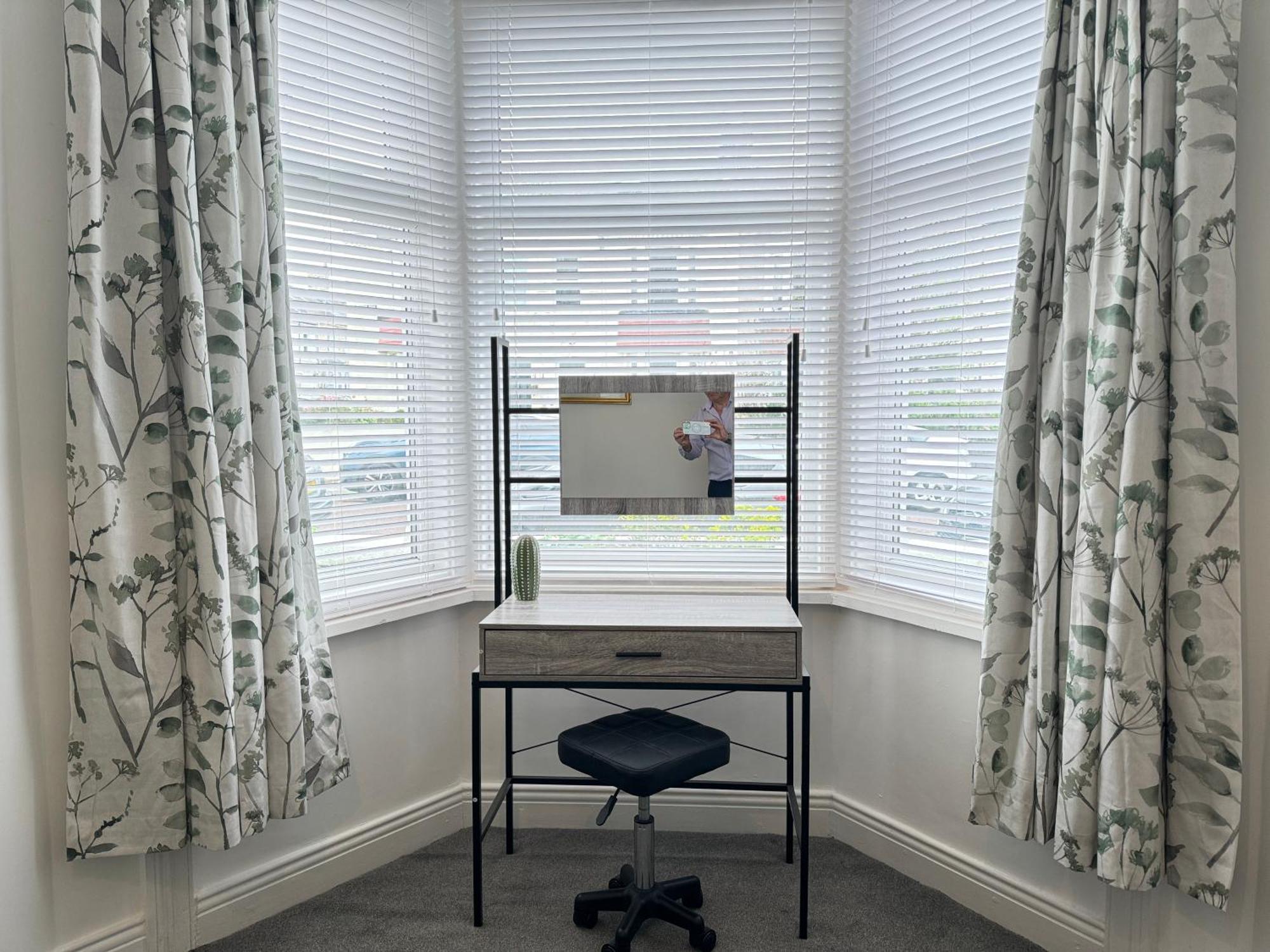 וויטלי ביי Rockcliffe Retreat, Stylish Coastal Apartment מראה חיצוני תמונה