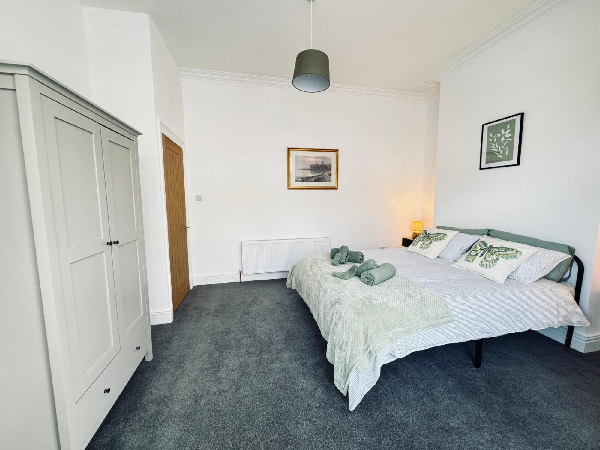 וויטלי ביי Rockcliffe Retreat, Stylish Coastal Apartment מראה חיצוני תמונה