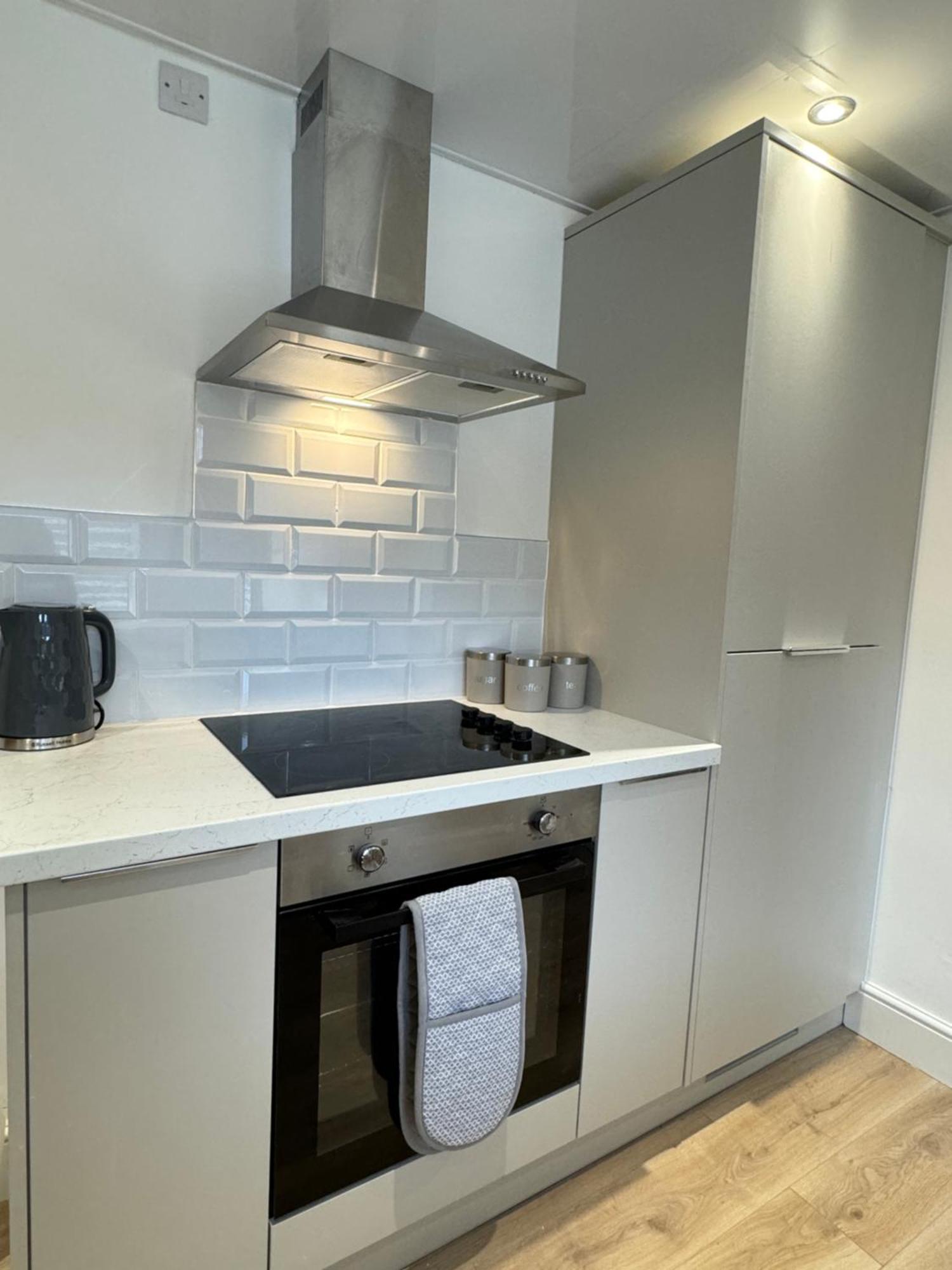 וויטלי ביי Rockcliffe Retreat, Stylish Coastal Apartment מראה חיצוני תמונה