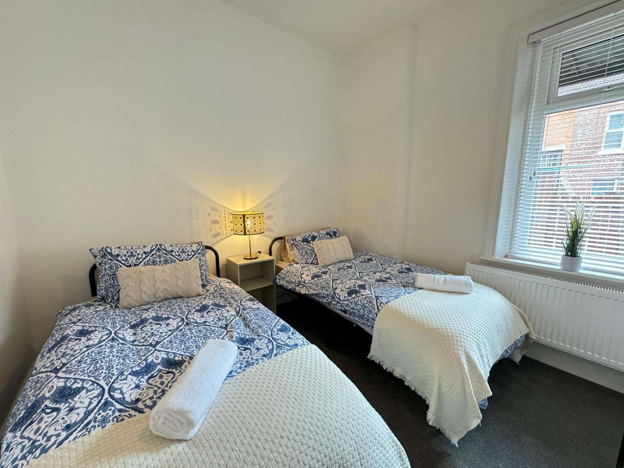 וויטלי ביי Rockcliffe Retreat, Stylish Coastal Apartment מראה חיצוני תמונה