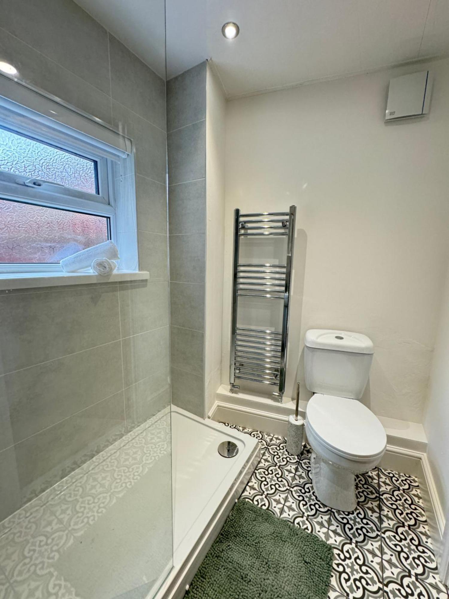 וויטלי ביי Rockcliffe Retreat, Stylish Coastal Apartment מראה חיצוני תמונה
